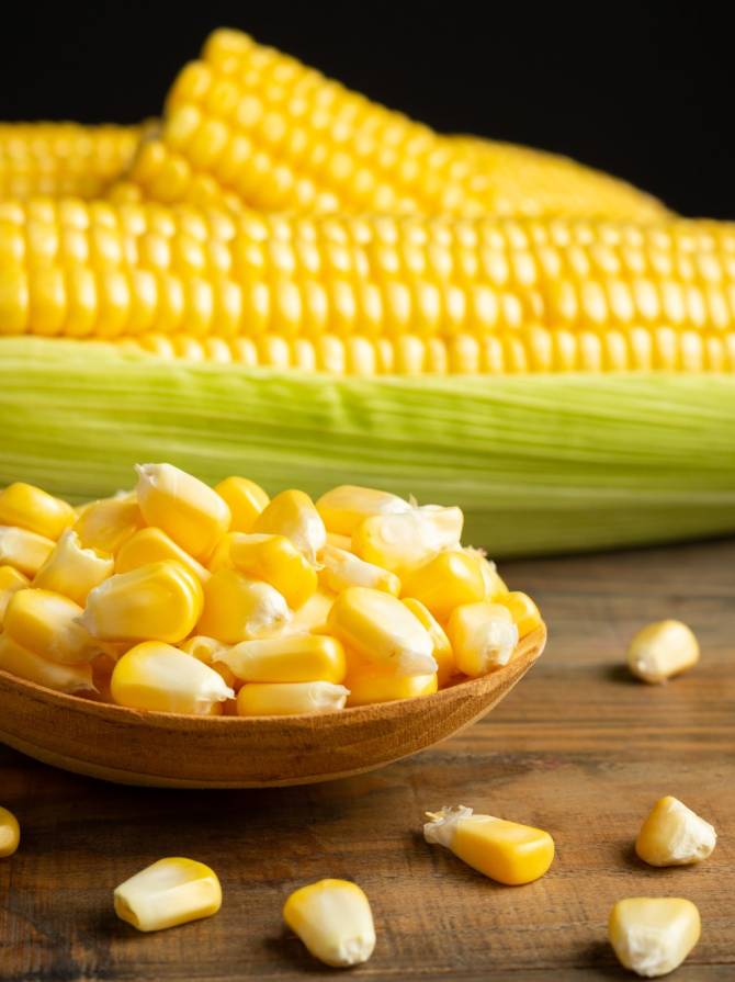 seeds-sweet-corn-wooden-table